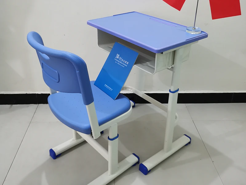 课桌椅
